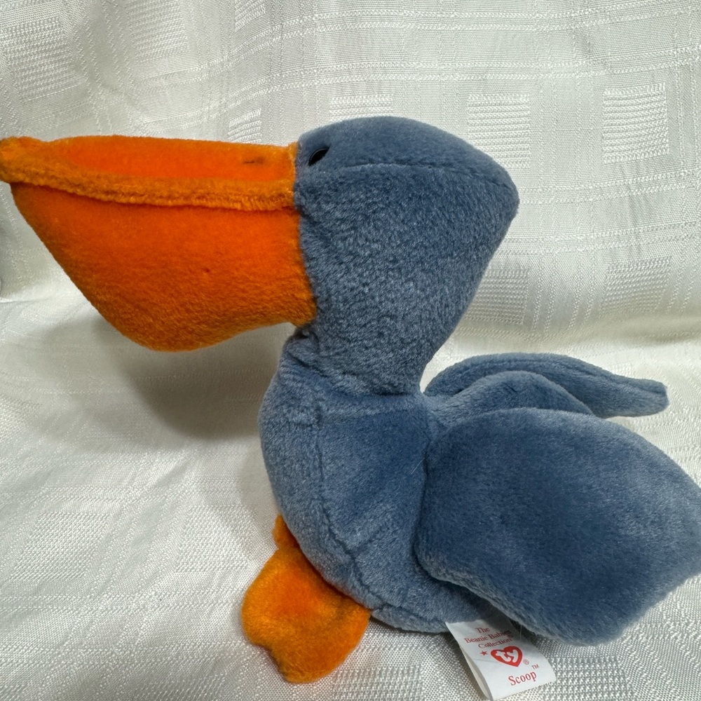 Ty Scoops retired pelican rare no tag great condition